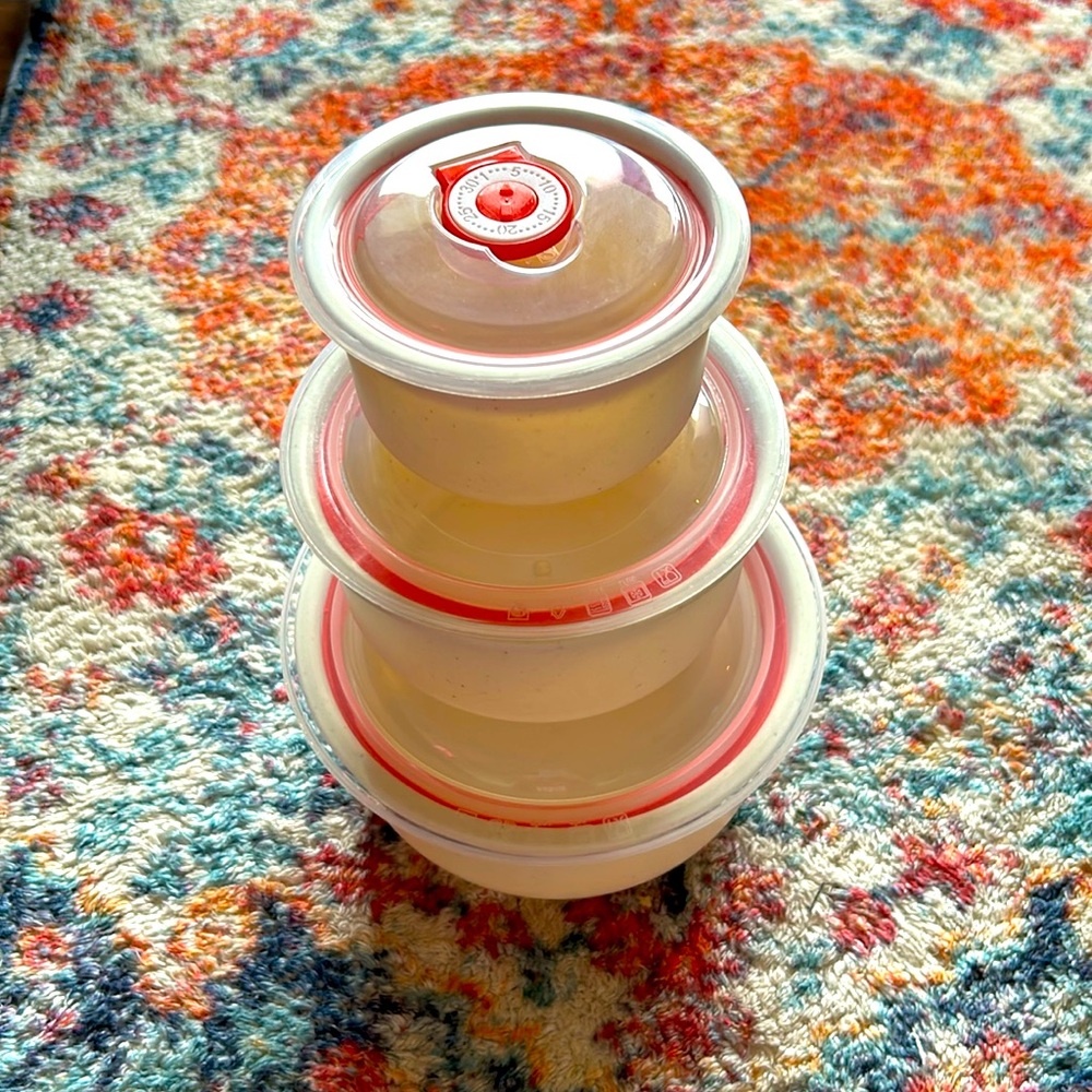 STEAL OF A DEAL!! 💣 🔥 set of 3 food storage containers $5 for 3!!